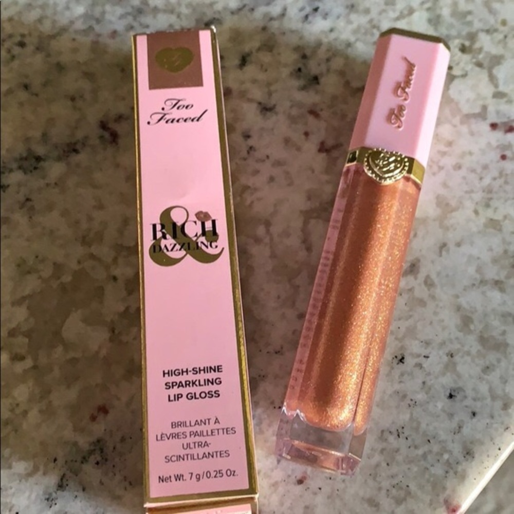 TOO FACED
Rich & Dazzling Lip Gloss
Pretty Penny